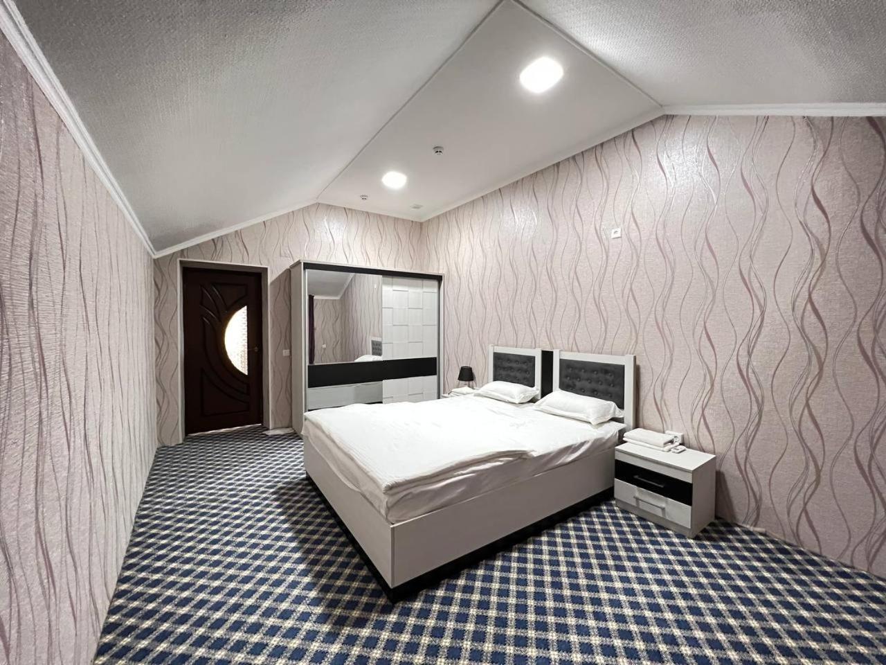Orom Hotel Фергана Экстерьер фото