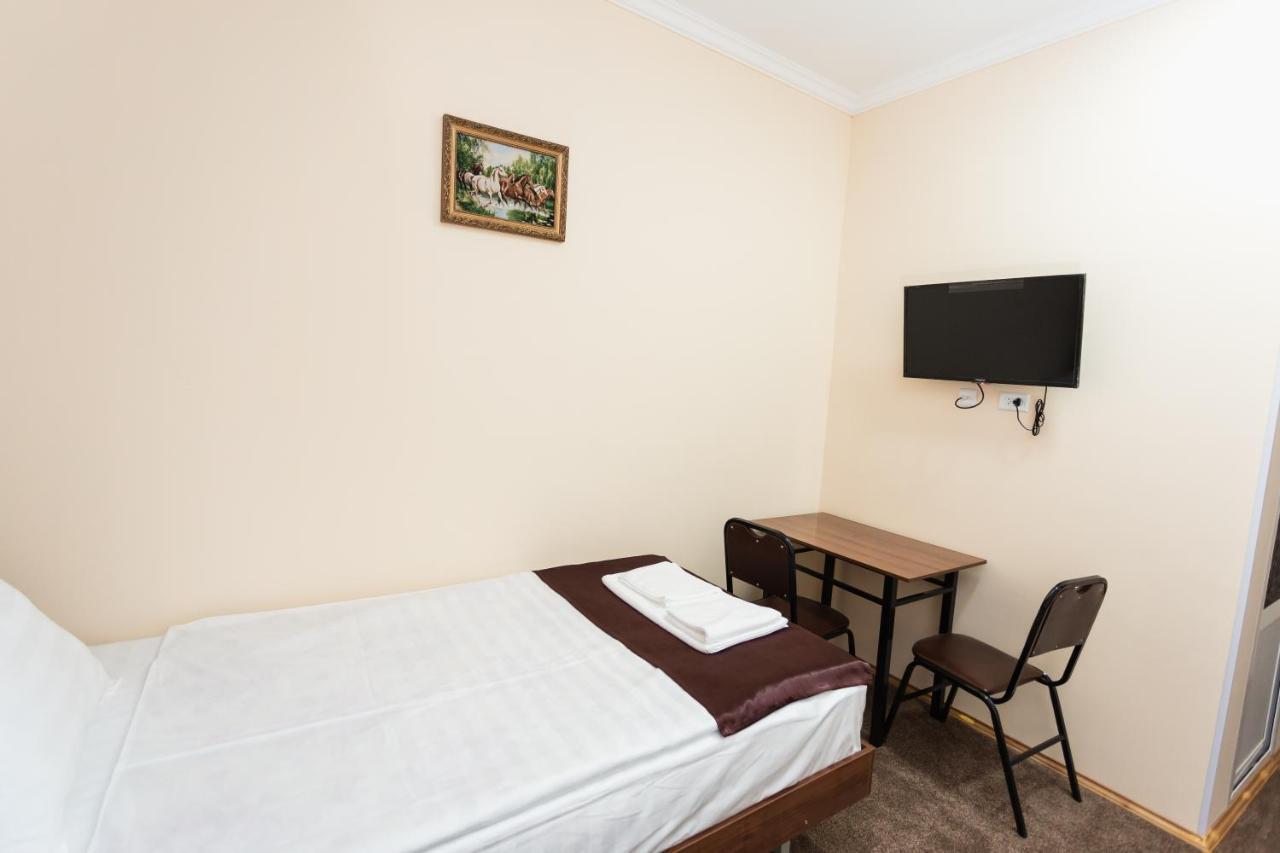 Orom Hotel Фергана Экстерьер фото